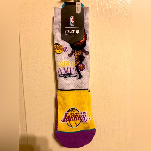 LEBRON JAMES SOCKS WITH LBJ SIGNATURE- STANCE KIDS YL 2-5.5 NBA NWT - Picture 1 of 4